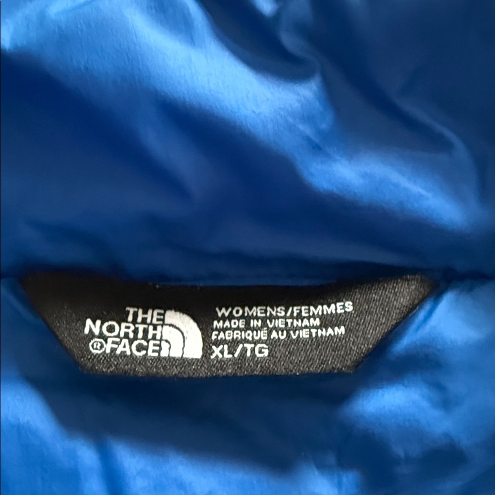 The North Face Women's Blue Puffer Jacket - Picture 5 of 5